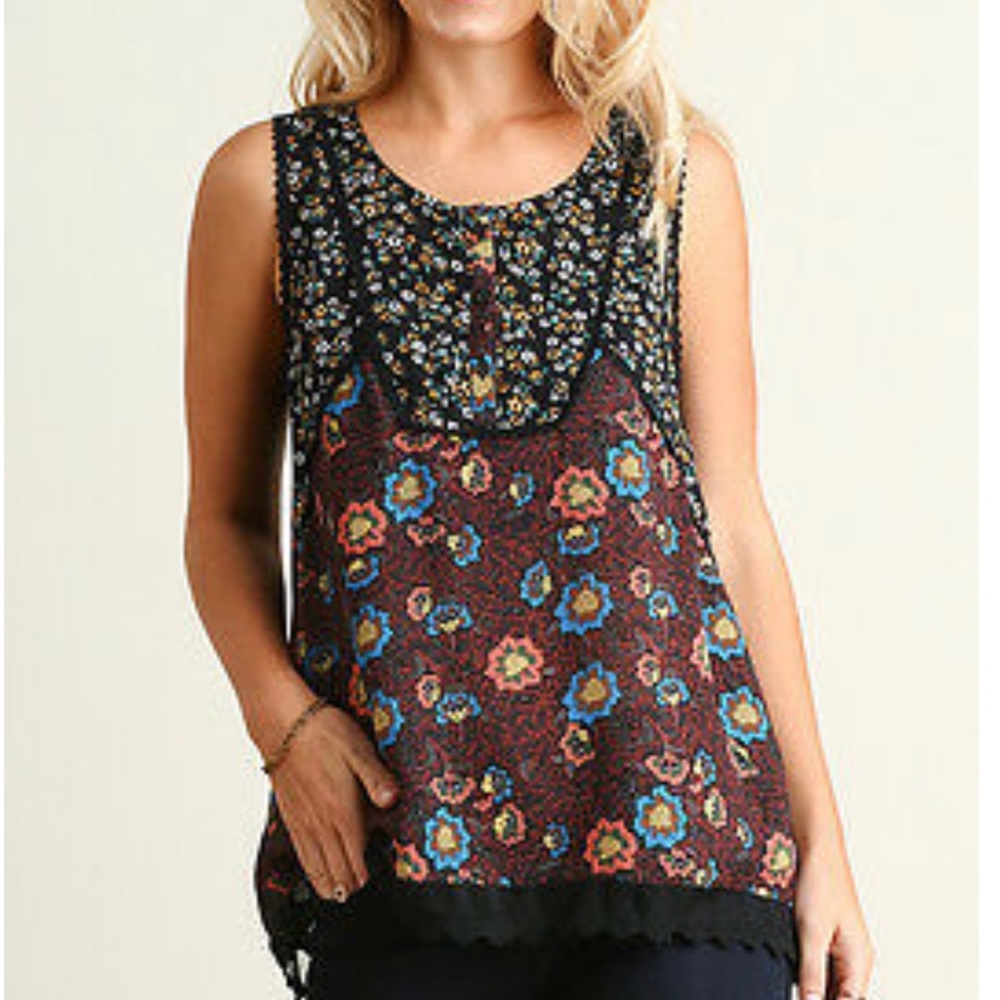 Umgee Sleeveless Floral Tank Blouse with Lace Trim